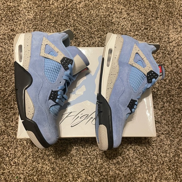Jordan 4 UNC - Picture 2 of 4